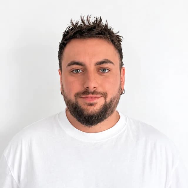 Portrait de Louis Pinoit, fondateur de CODE01